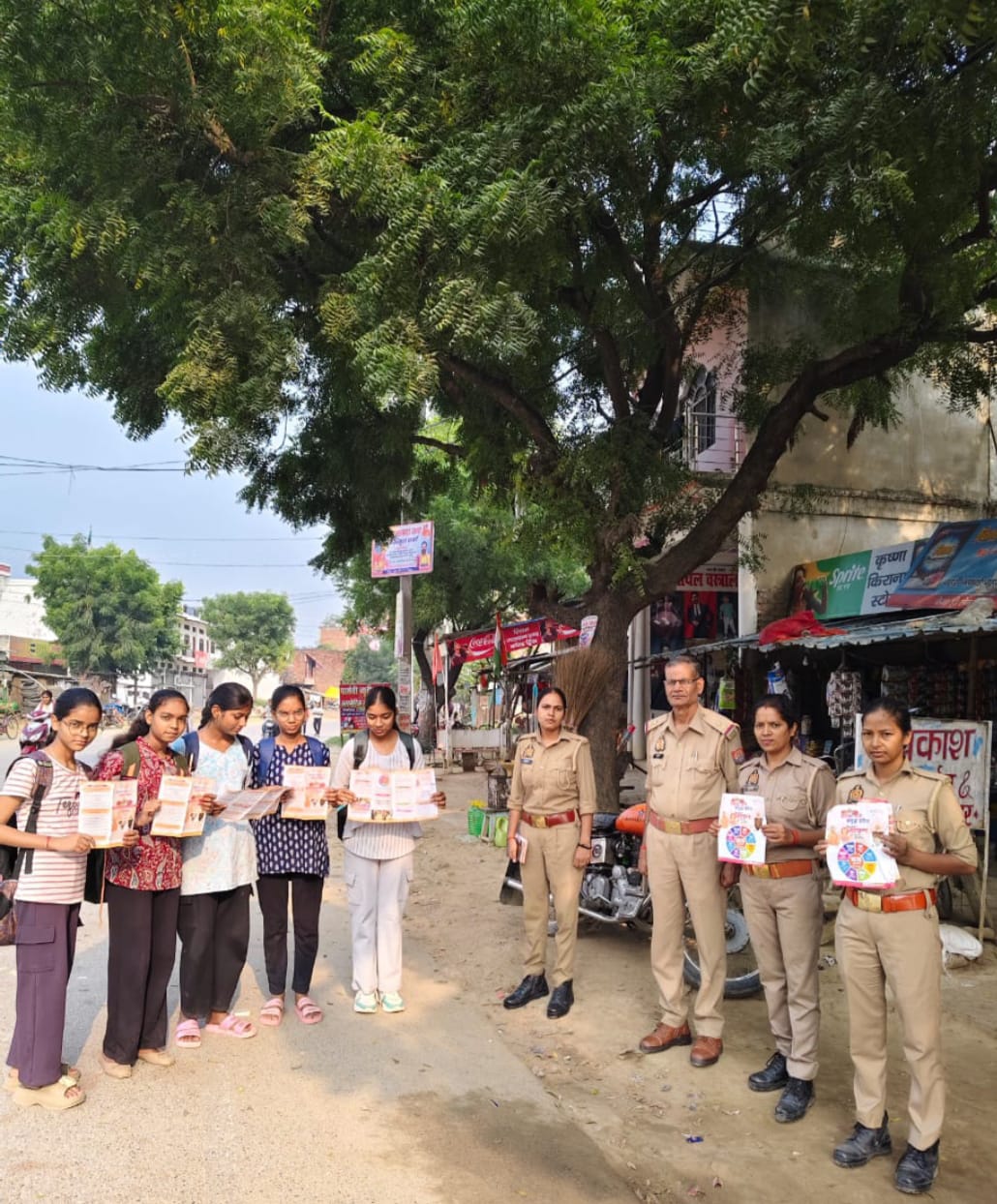 थाना सिंगरामऊ पुलिस की एंटी रोमियो टीम ने बालिकाओं को किया जागरूक