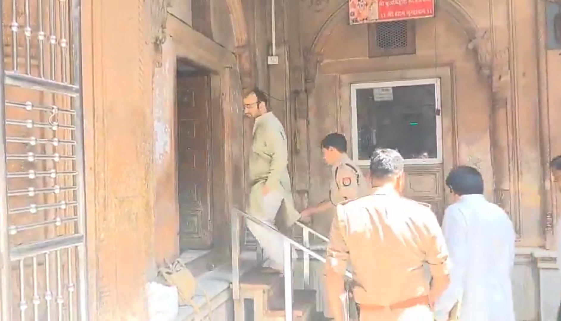 मथुरा के बांके बिहारी मंदिर का 54 साल बाद खोला गया खजाना