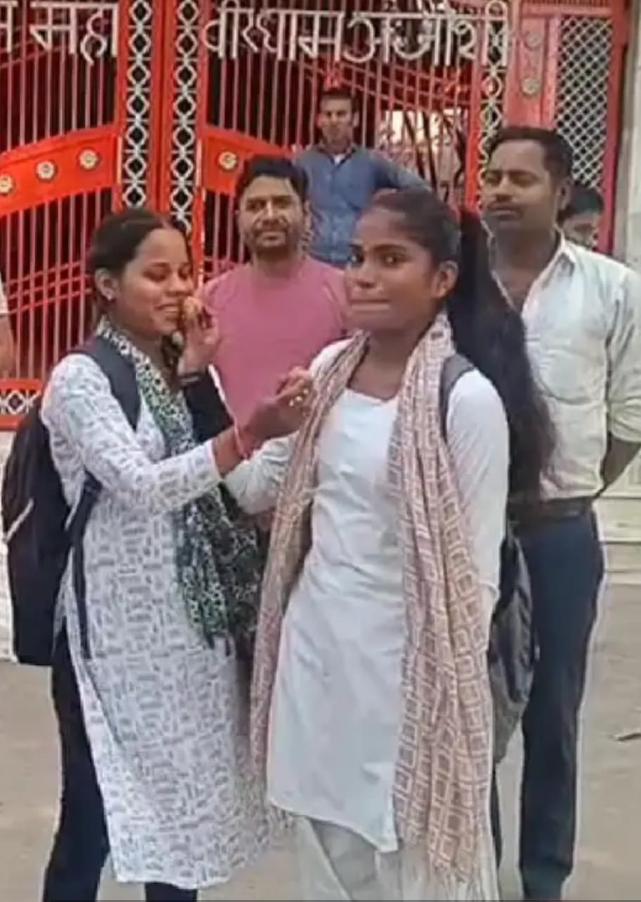 राधा यादव के जलवे से झूम उठा अजोसी गांव, महिला विश्व कप जीत पर मना जश्न