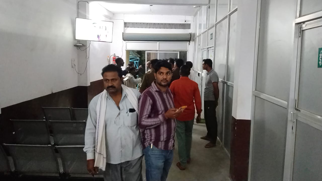 *प्रतापगढ़ नगर पंचायत ढकवा दवा लेकर घर जा रहे युवक की मौवेसी से हुआ एक्सीडेंट तीन घायल*