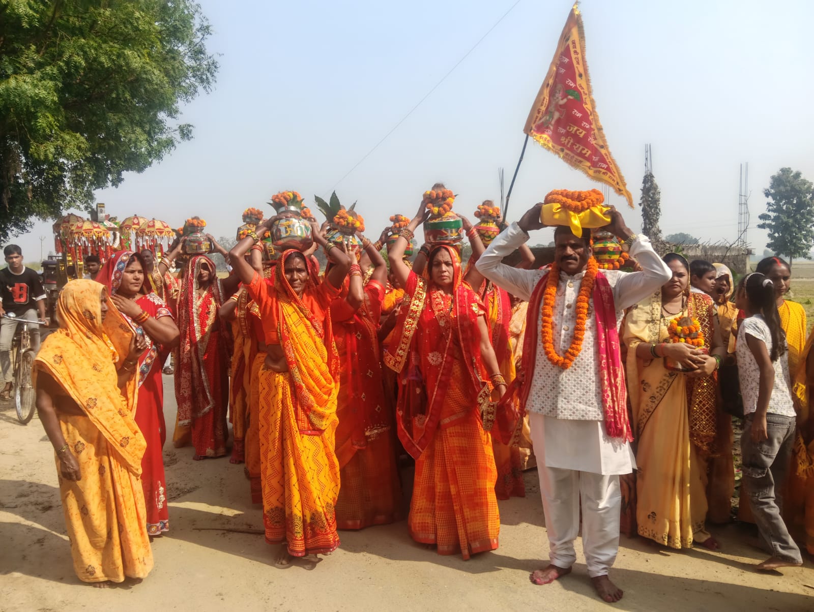 सिगरामऊ क्षेत्र के हरिसिंह पट्टी में भागवत कथा का शुभारंभ