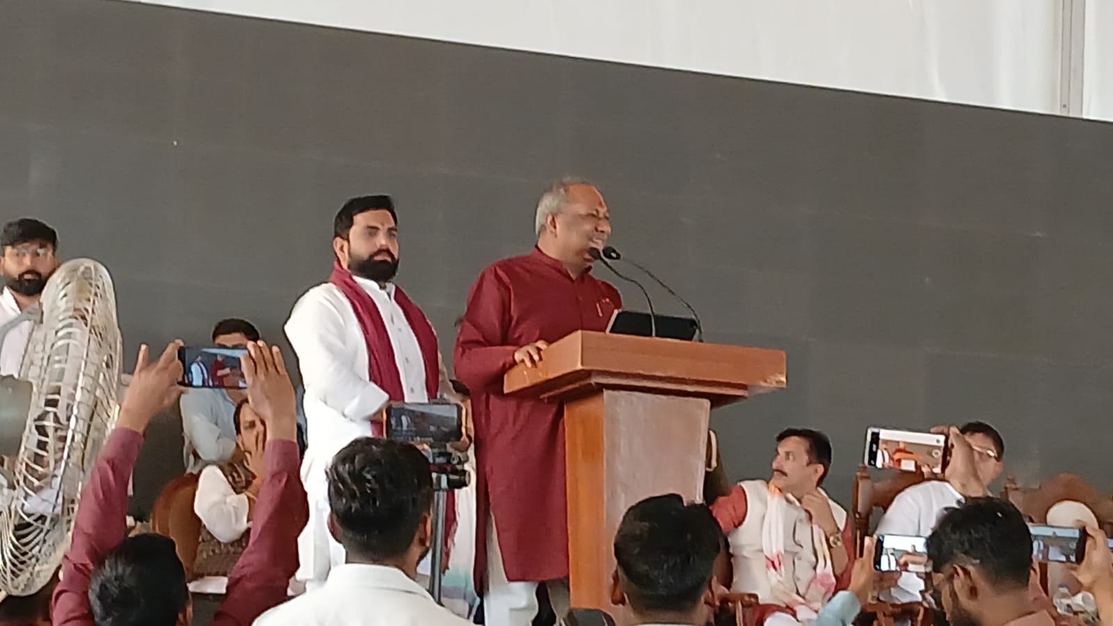 *यूपी के मत्स्य मंत्री संजय निषाद फीता काट कर दो दिवसीय रोजगार मेले का किया उद्घाटन*