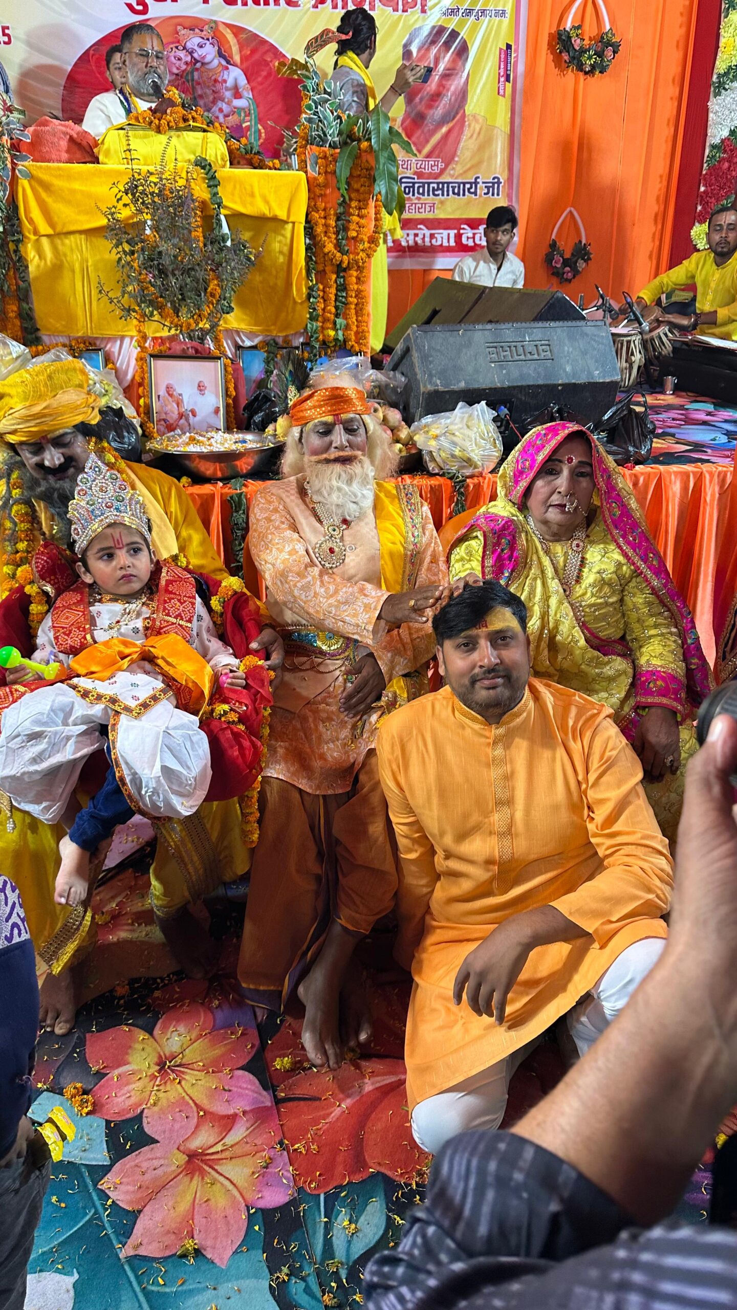 कृष्ण जन्मोत्सव की कथा सुनकर श्रोता हुए भाव-विभोर, निकली भव्य झांकी