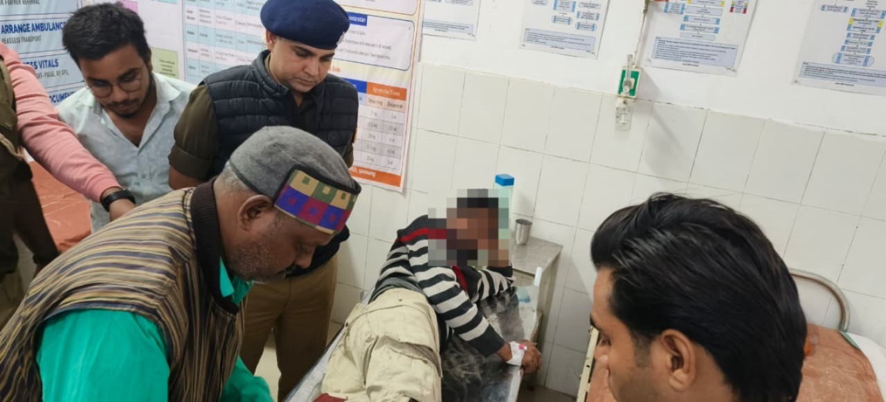 *प्रतापगढ़ में रानीगंज पुलिस और चेन स्नेचर के बीच हुई मुठभेड़ एक बदमाश के पैर में लगी गोली*