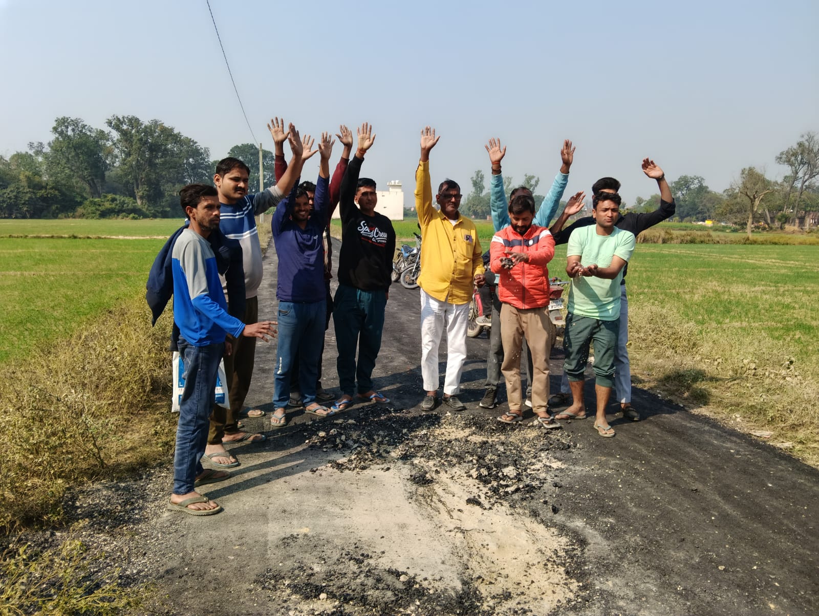 कुशहा, अटोली ,खमपुर में मानक विहीन सड़क निर्माण