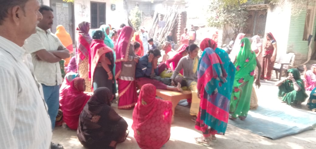 टुल्लू पर कपड़ा साफ करते समय करंट लगने से अधेड़ की मौत,मचा कोहराम