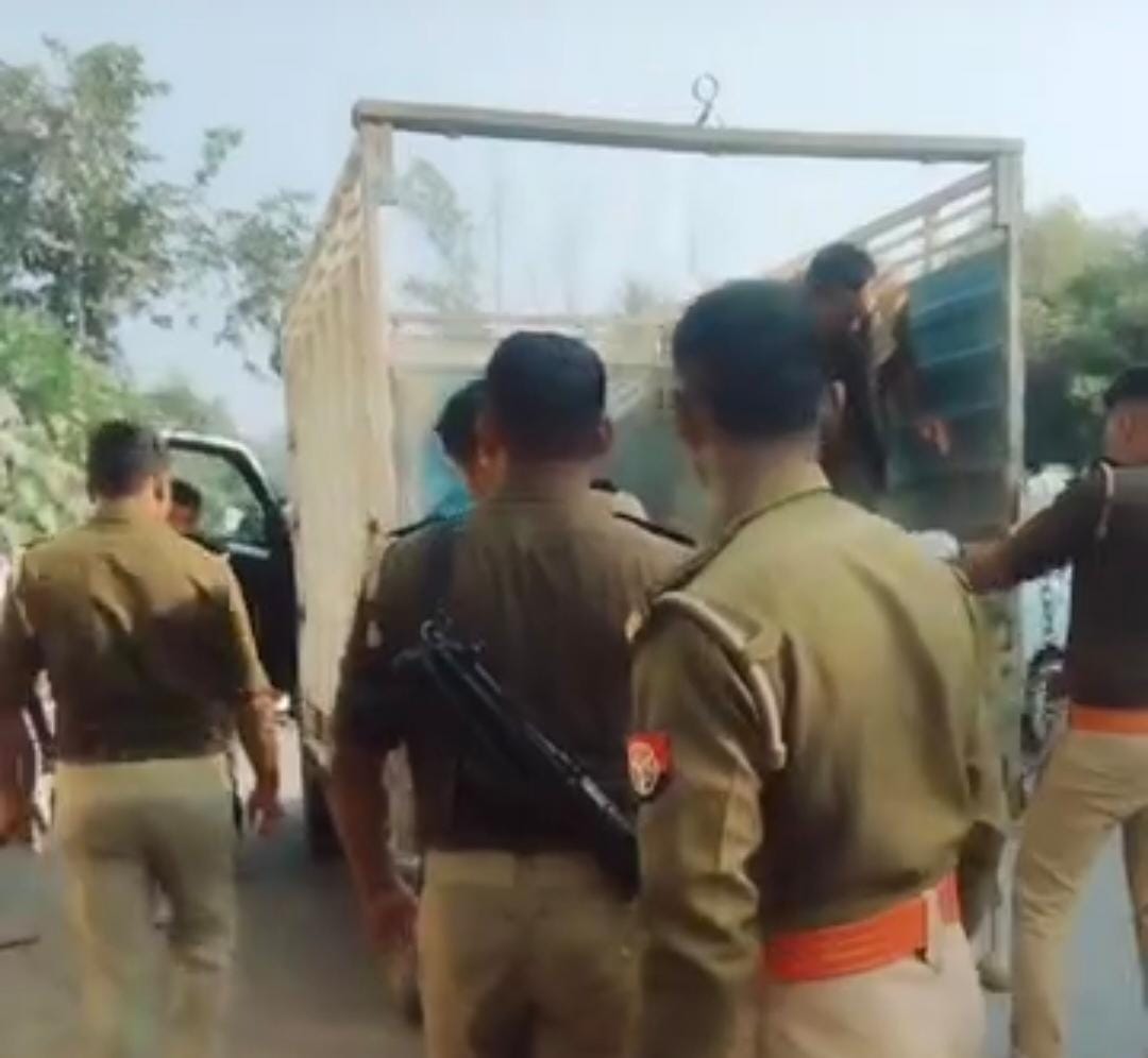 *प्रतापगढ़ कोतवाली देहात थाना क्षेत्र के अंतर्गत झाड़ियों में मिला एक युवक का शव*