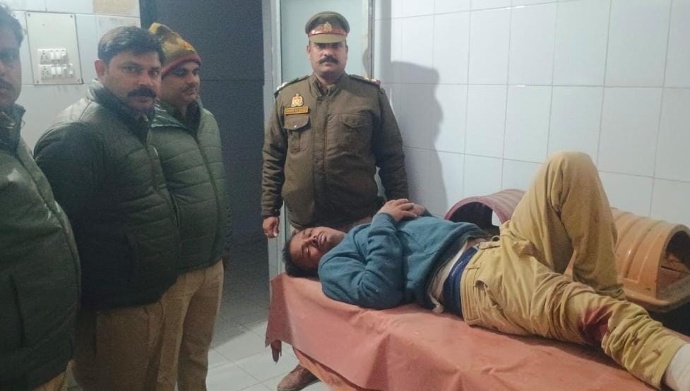 *प्रतापगढ़ आसपुर देवसरा पुलिस की चेकिंग के दौरान गौ तस्कर से हुई मुठभेड़ अभियुक्त के दाहिने पैर में लगी गोली*