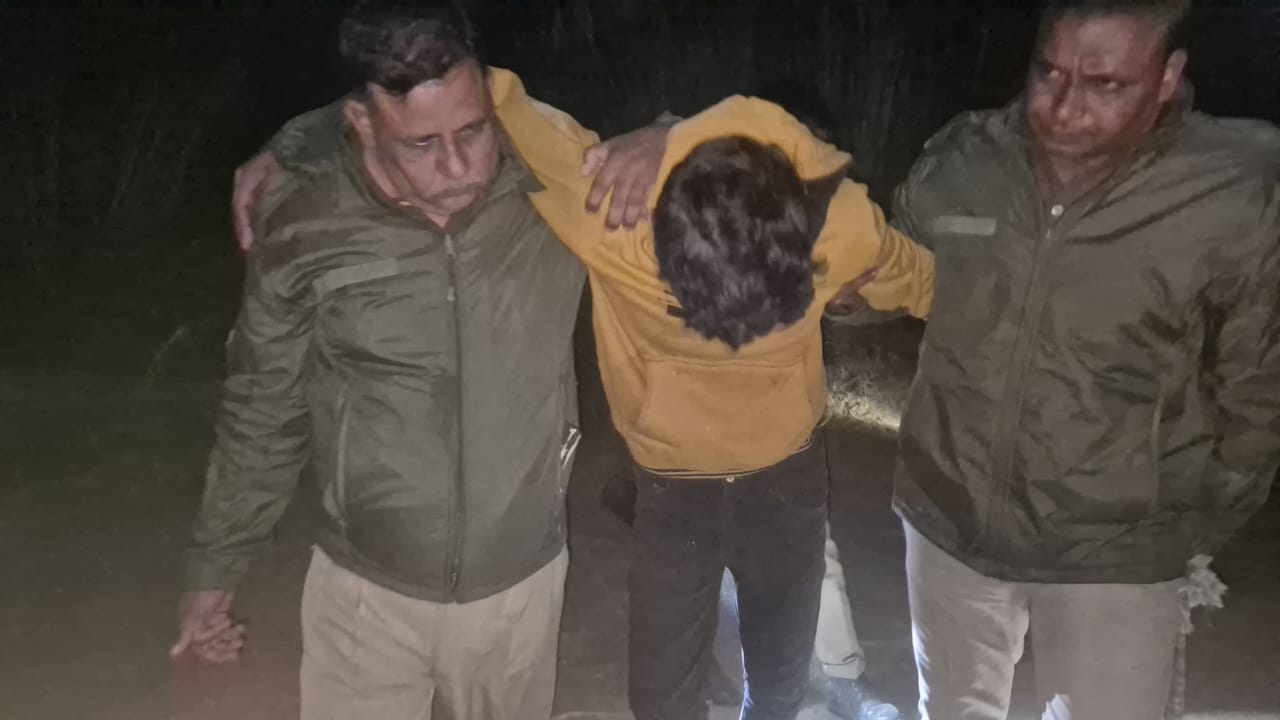 *प्रतापगढ़ पुलिस की चेकिंग के दौरान मोबाइल लुटेरों से हुई मुठभेड़ एक के दाहिने पैर में लगी गोली*