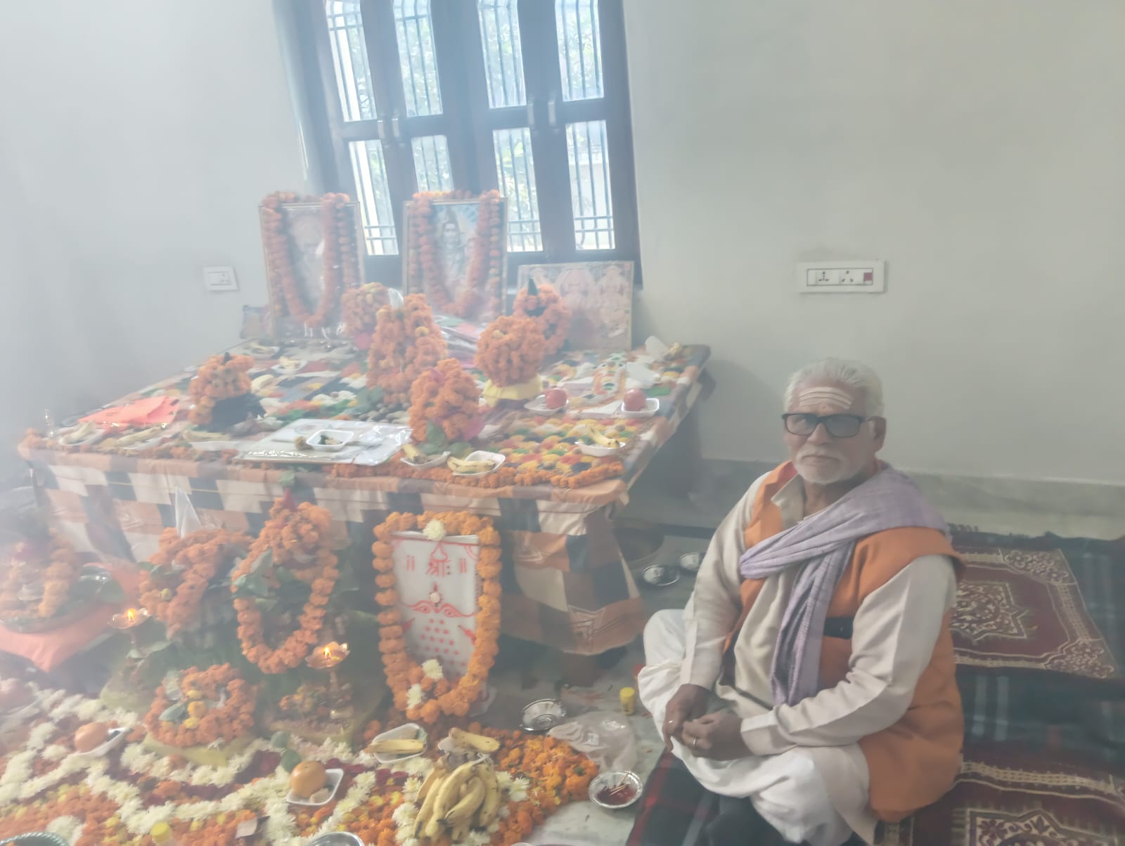 माता-पिता और गुरु के घर बिना बुलावे के जाना उचित