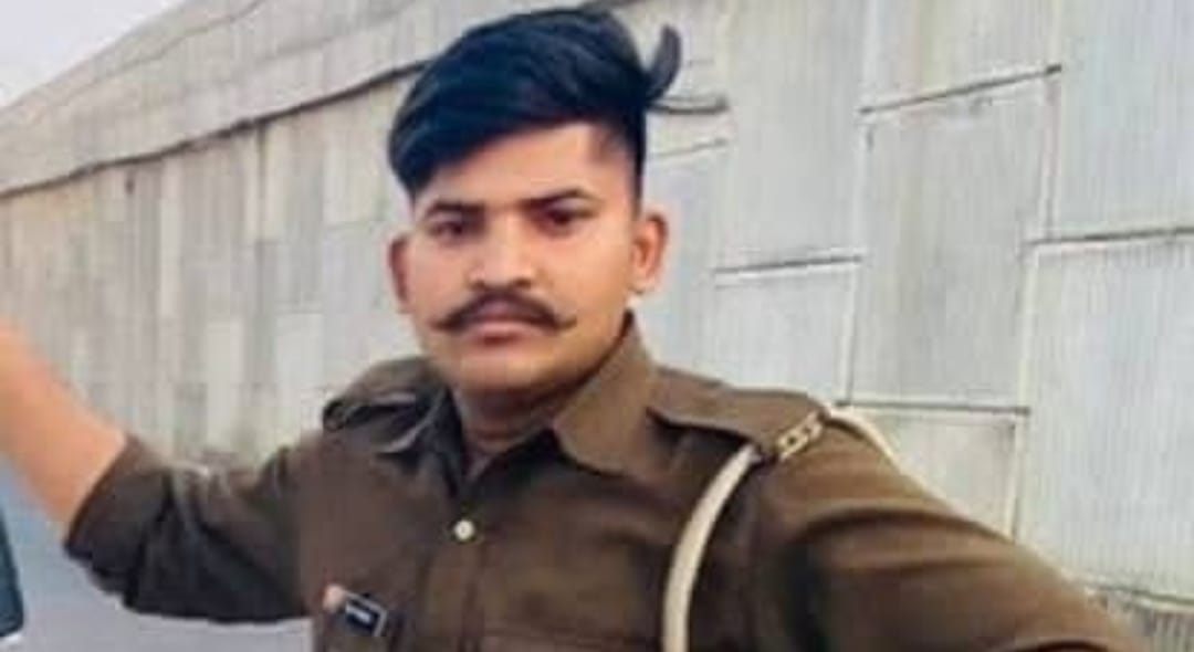 यूपी में फांसी पर लटका मिला सिपाही का शव