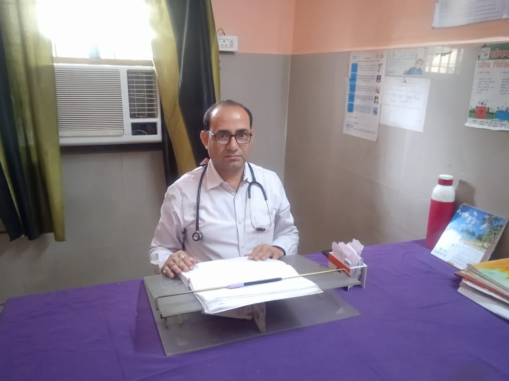 जाने-माने चिकित्सक डॉ. संजय दुबे पुनः बदलापुर सीएचसी के चिकित्सा अधिकारी बने