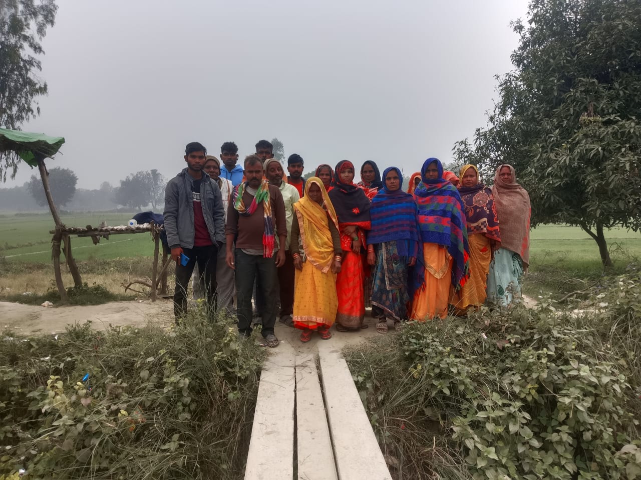 प्रतापगढ़ आसपुर देवसरा विकासखंड के अंतर्गत 30 वर्षों से पुलिया विहीन दलित बस्ती, ग्रामीणों में आक्रोश