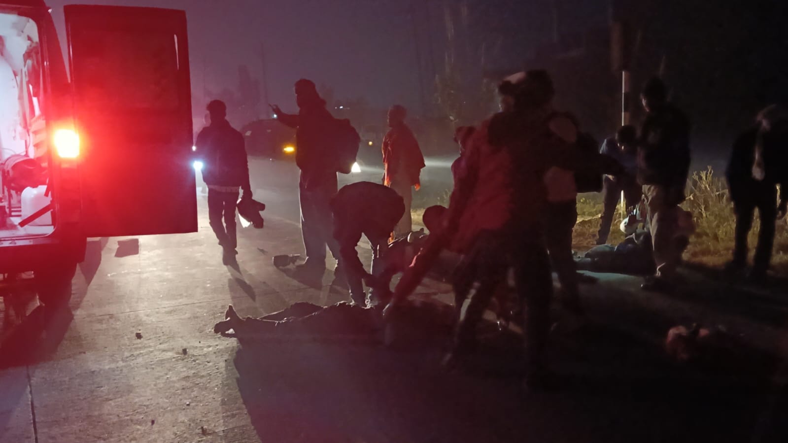 डकाही बाईपास पर भीषण सड़क हादसा पिता और पुत्र का पैर टूटा,एक बच्चे गंभीर रूप से घायल