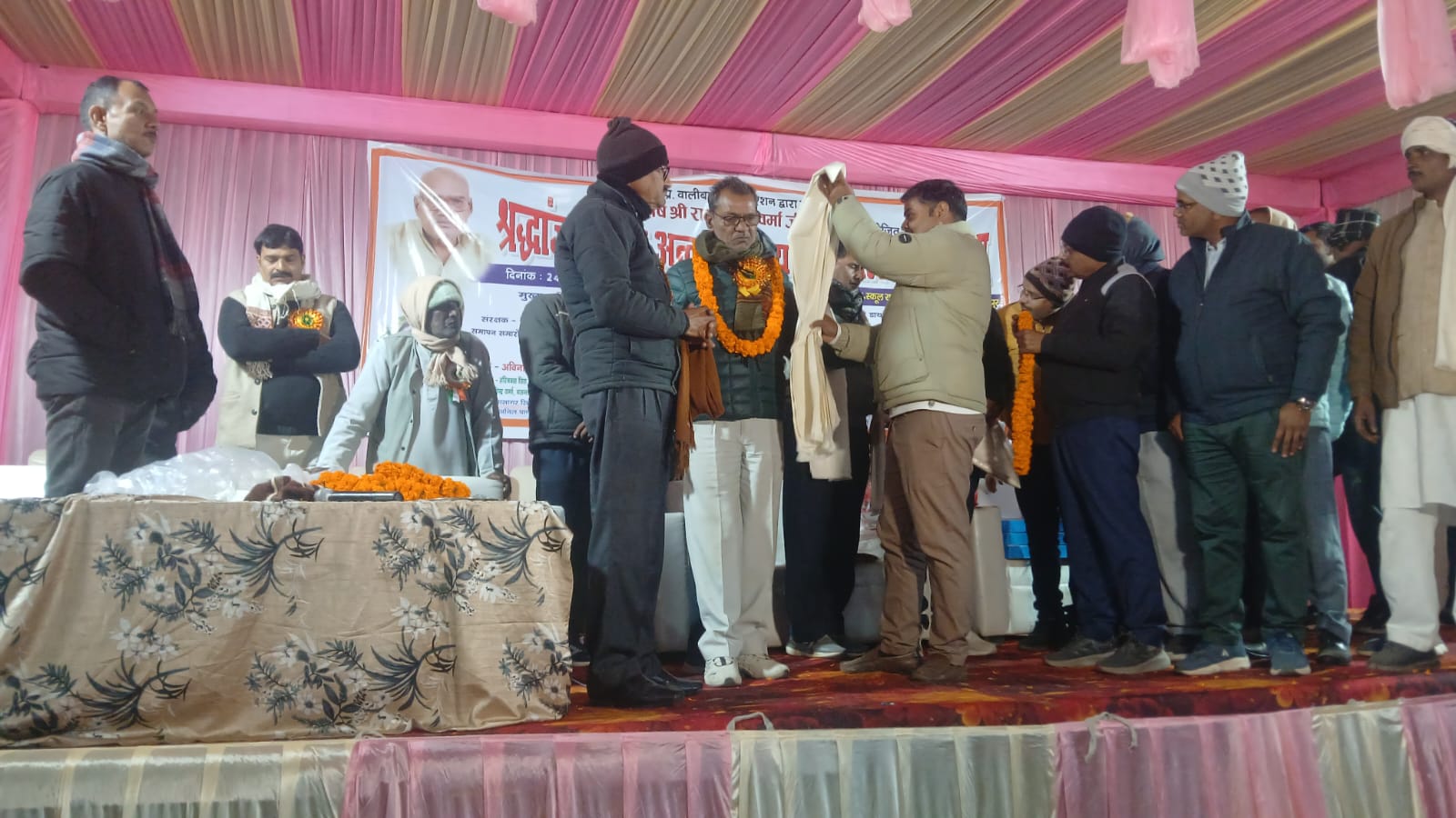 रामपुर कुर्मियान में अंतर्जनपदीय वालीबॉल प्रतियोगिता रामकुमार वर्मा की प्रथम पुण्यतिथि पर आयोजित उमड़ा दर्शकों का हुजूम