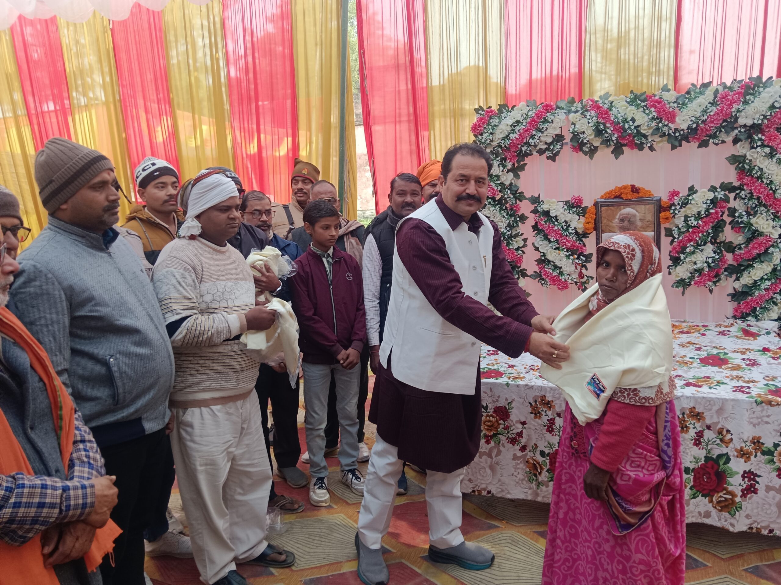 बदलापुर तहसील के देनुआ ग्राम पंचायत में हीरा बेन की तृतीय पुण्यतिथि श्रद्धा से मनाई गई