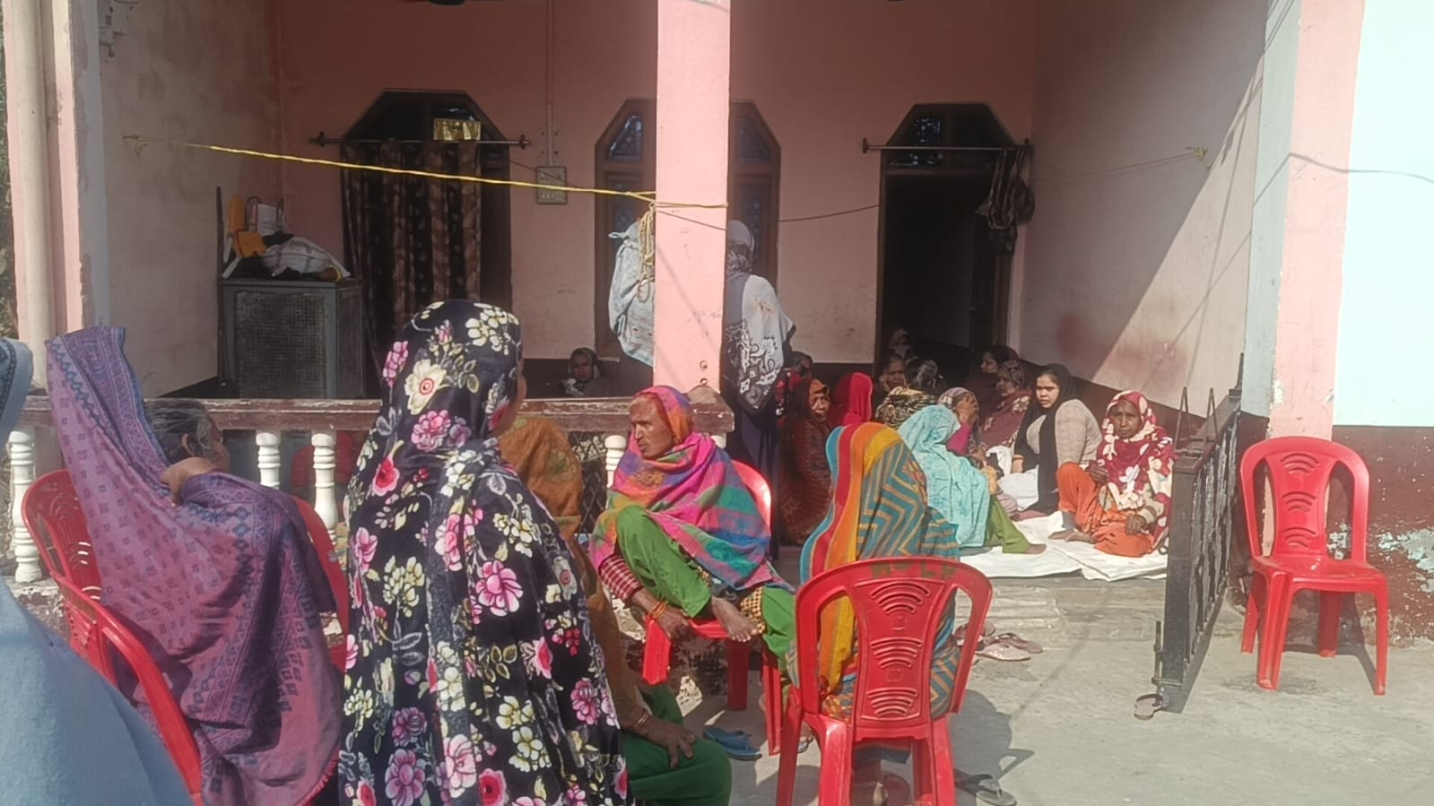 मोटरसाइकिल की टक्कर से आलू व्यापारी की मौत, आवारा गोवंश बने हादसे की वजह