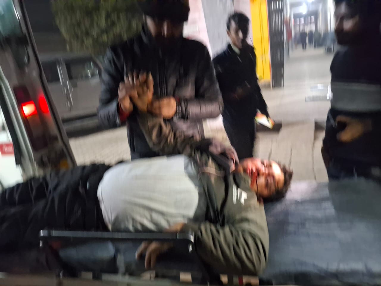 मोटरसाइकिल सवार अज्ञात वाहन से टकराया, चिकित्सकों ने मृत घोषित किया