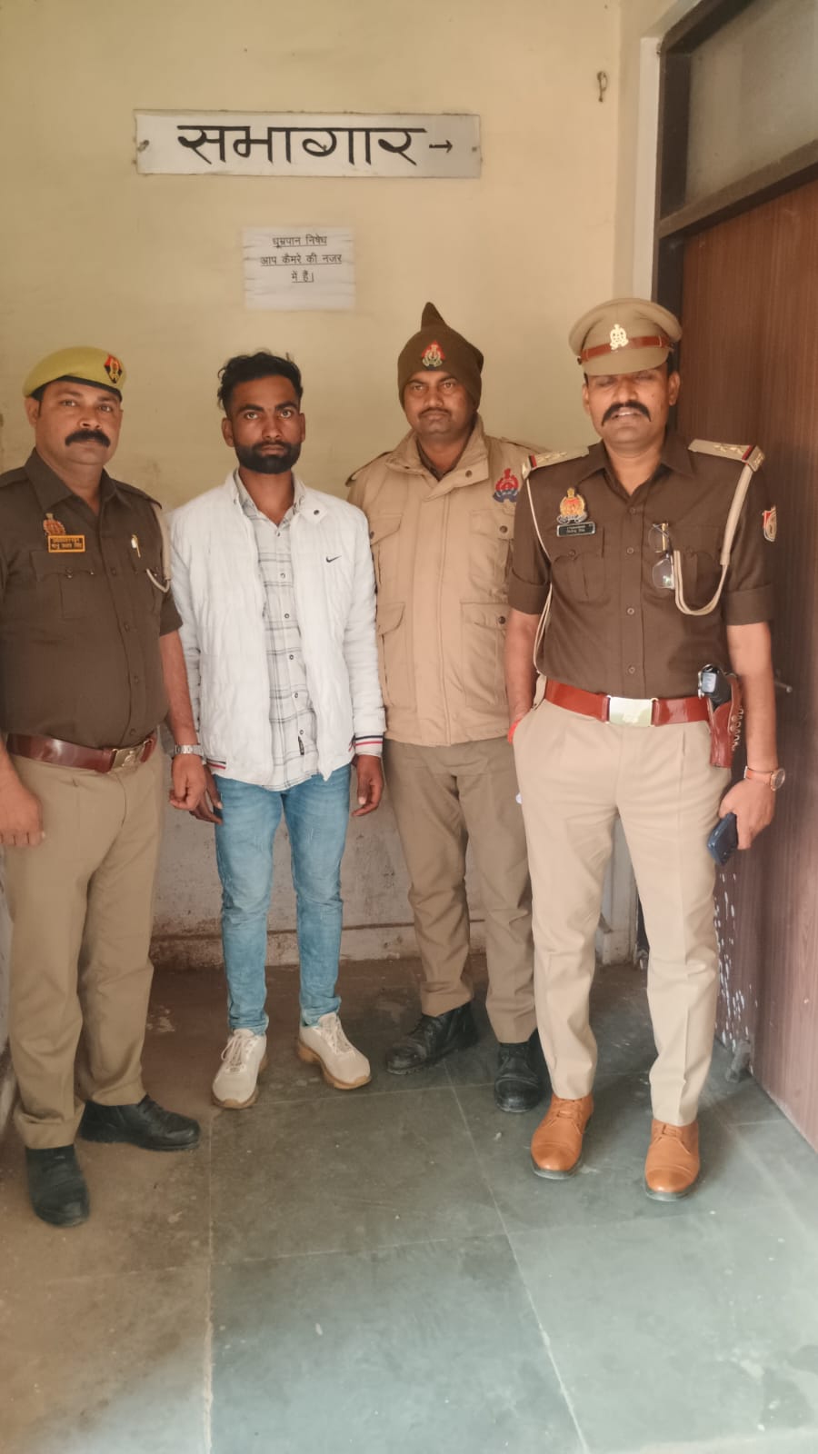 *प्रतापगढ़ आसपुर देवसरा पुलिस और पट्टी पुलिस की संयुक्त कार्यवाही में पकड़ा गया 25000 का इनामी*