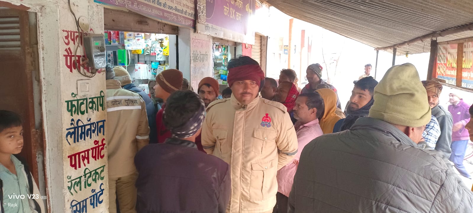 बैंक के सामने घर का ताला तोड़कर चोरी, CCTV में कैद हुए चोर