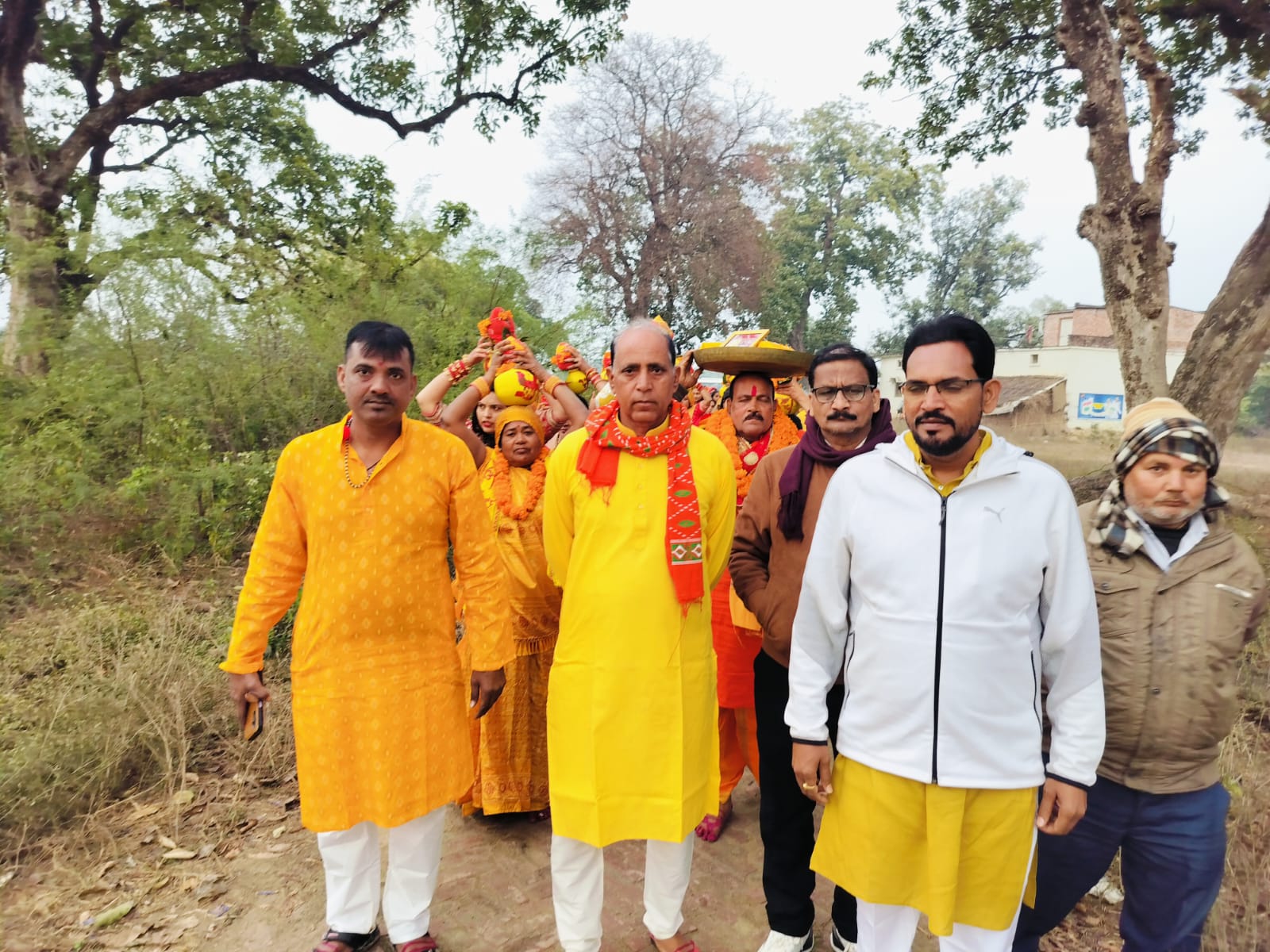 श्रीमद् भागवत कथा से पूर्व भव्य कलश यात्रा