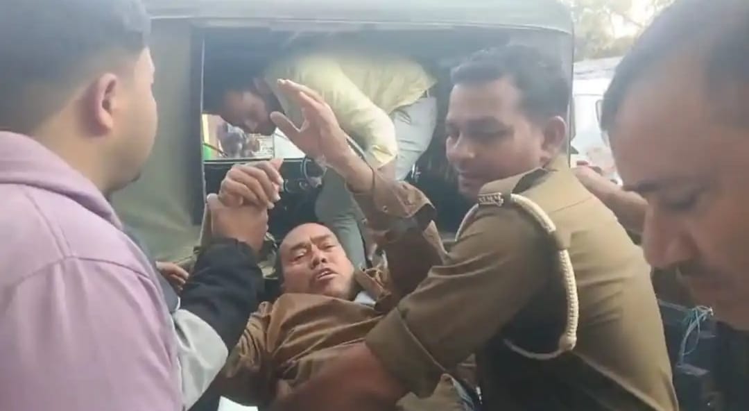 डॉक्टर को दिनदहाड़े नकाबपोश बदमाशों ने मारी गोली