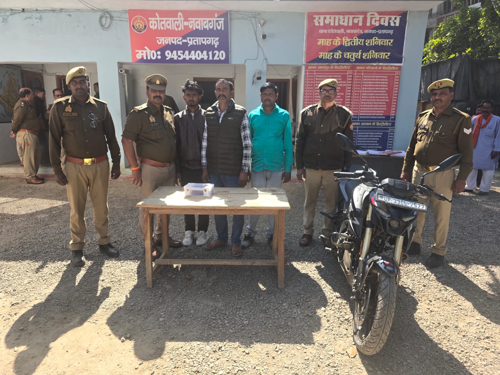 *प्रतापगढ़ थाना नवाबगंज पुलिस ने किया गया सनसनीखेज हत्या कांड का खुलासा।*