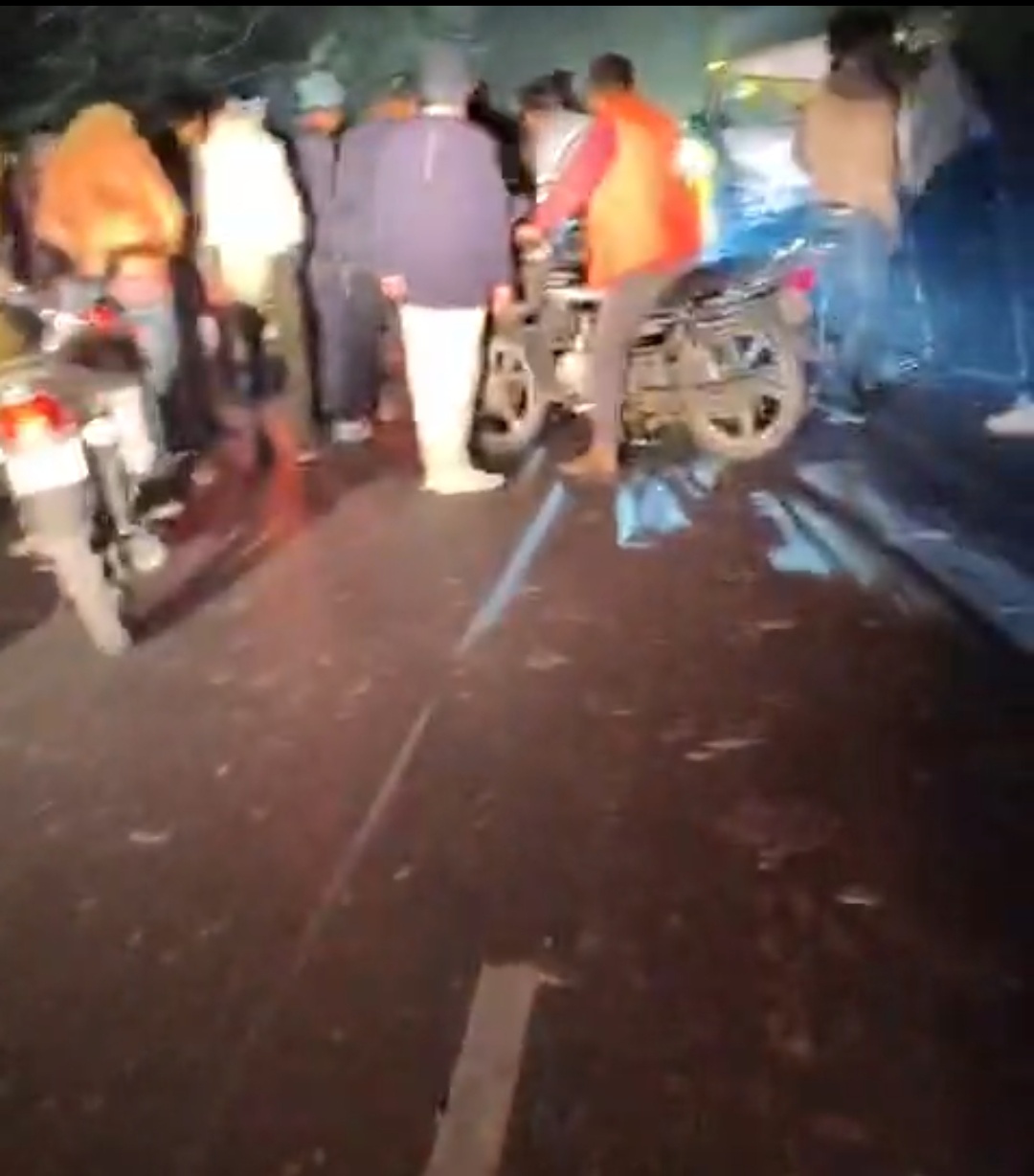 प्रतापगढ़ थाना क्षेत्र आसपुर देवसरा अमरगढ़ पेट्रोल पंप के समीप बाइक व कार की टक्कर दो घायल एक की मौत