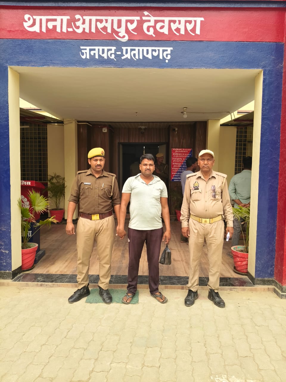 *प्रतापगढ़ आसपुर देवसरा पुलिस ने गोकशी में फरार चल रहे युवक को कर भेजा जेल*