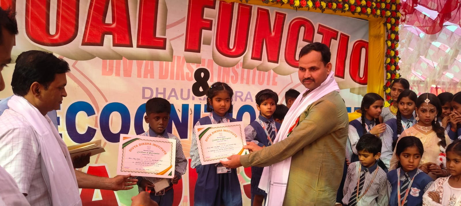 दिव्या दीक्षा इंस्टीट्यूट धौरहरा में भव्य वार्षिकोत्सव व सम्मान समारोह कार्यक्रम हुआ संपन्न 