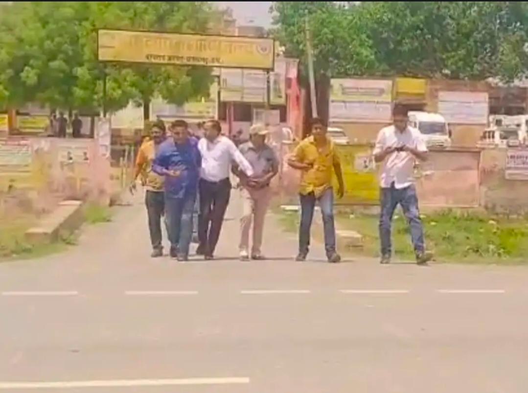 *प्रतापगढ़ सी एच सी बाघराय में विजिलेंस टीम की बड़ी कार्रवाई बीपीएम 50000 की रिश्वत लेते गिरफ्तार*