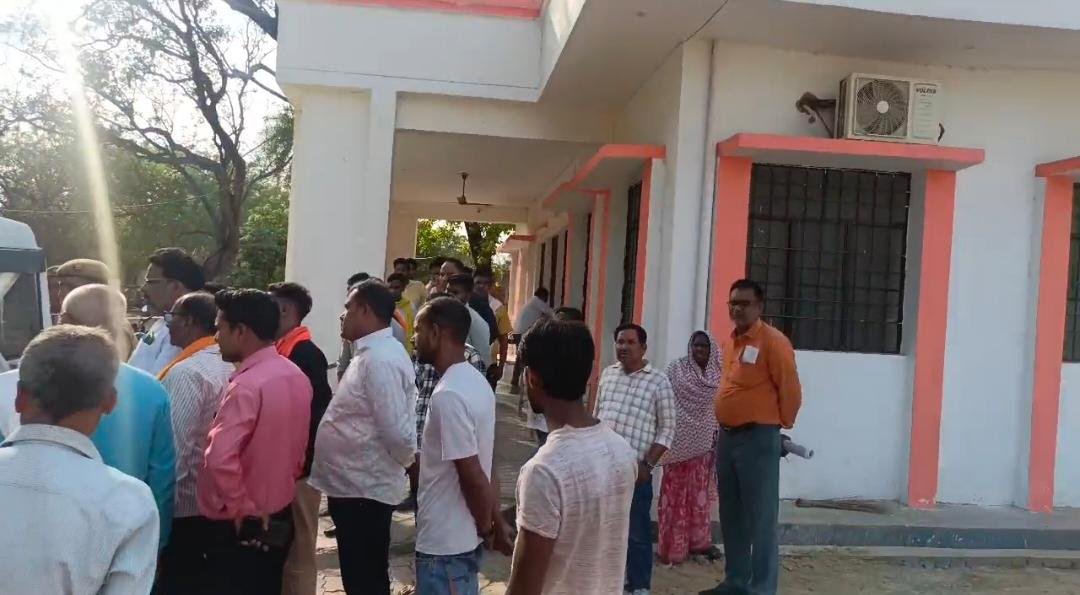 *प्रतापगढ़ नगर पंचायत ढकवा घोटाला जनता की कमाई पर डाका, सवाल पूछने पर तिलमिलाए अधिशाषी अधिकारी*