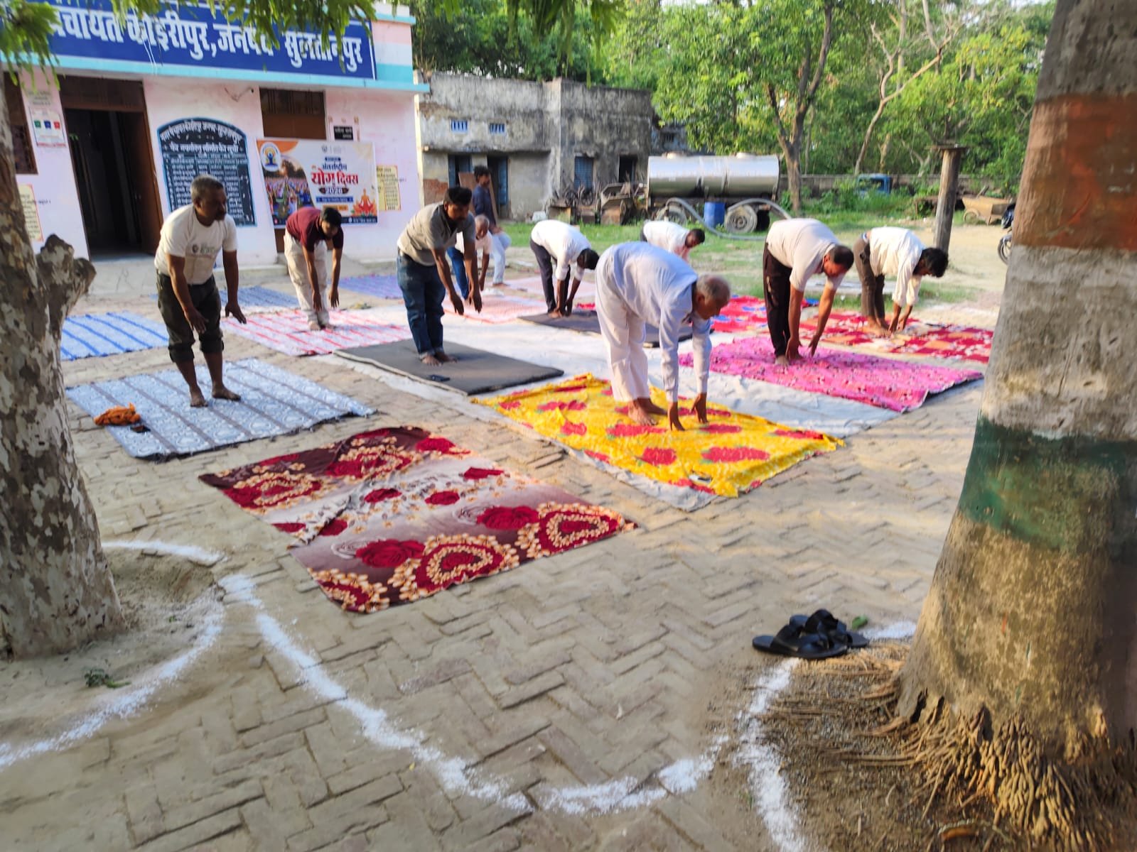 योग दिवस पर कोइरीपुर नगर पंचायत में जनप्रतिनिधियों और अधिकारियों की गैरमौजूदगी बनी चर्चा का विषय