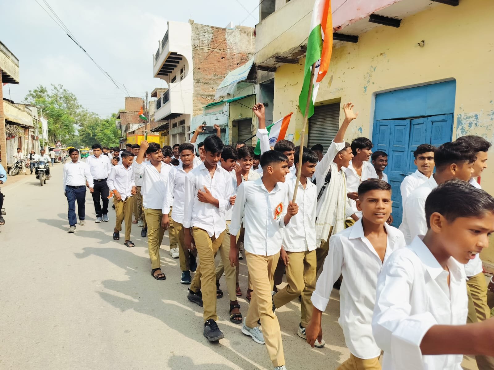 विभिन्न ग्राम पंचायतों एवं शिक्षण संस्थानों में धूमधाम से मनाया गया स्वतंत्रता दिवस
