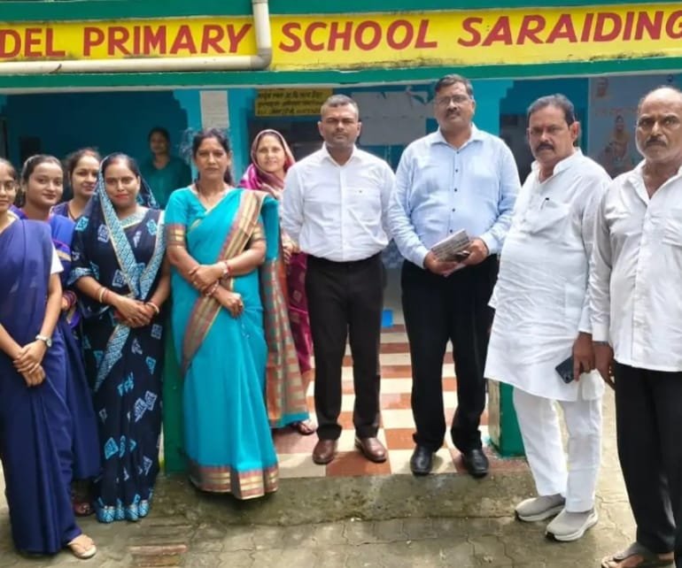 औचक निरीक्षण में स्कूल की कई खामियां उजागर, दो शिक्षकों का वेतन रोका